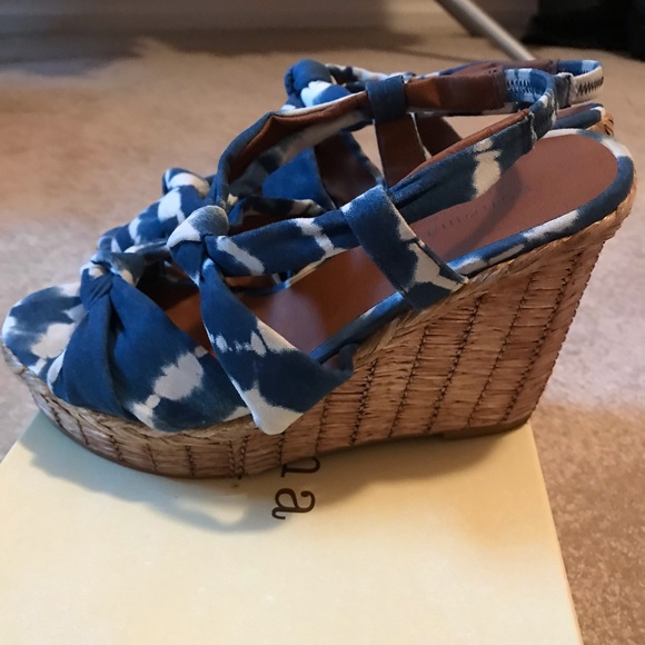 Blue and white tie dye wedge sandals - Picture 2 of 7